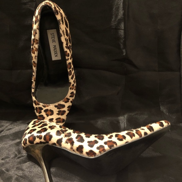 Steve Madden leather Leopard print w/ gold heels. - Picture 3 of 5